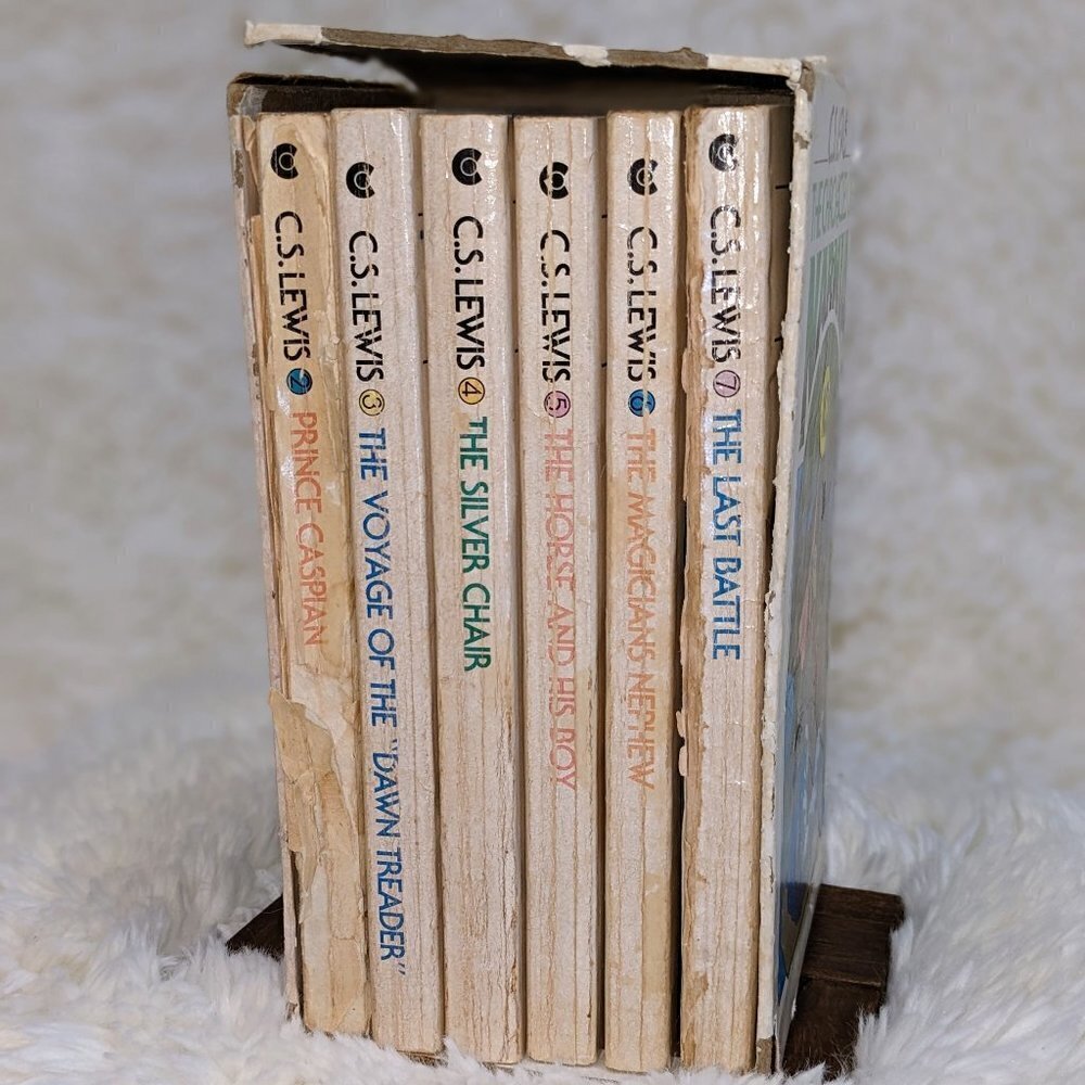 The Chronicles of Narnia Book Series Box Set - Picture 2 of 10